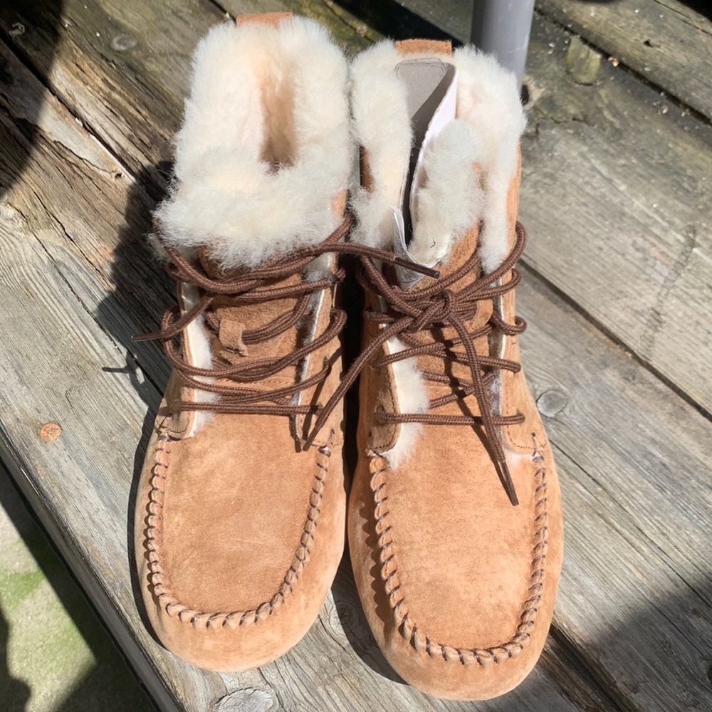 UGG CHICKAREE BOOTIE NEW SIZE 7 chestnut